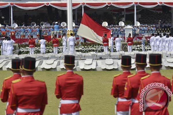 Jokowi Pimpin Upacara Detik Proklamasi di Istana Negara